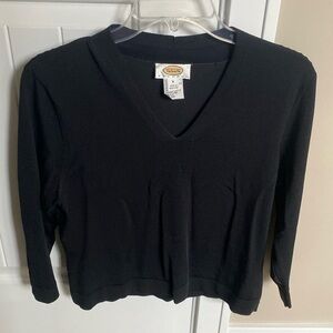 Classic black 3/4 sleeve v-neck top